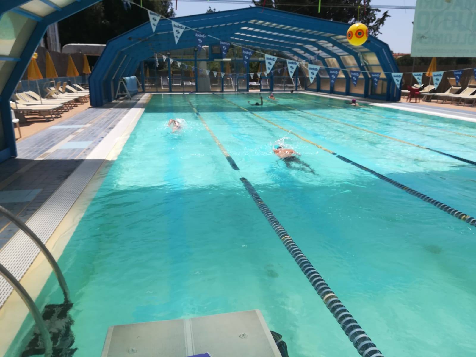 PISCINA COMUNALE FOLLONICA (Gr) - Handy Superabile, image size:1600x1200